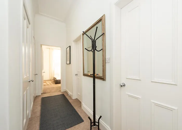 Cosy 2-bedroom Flat Close To Centre 公寓