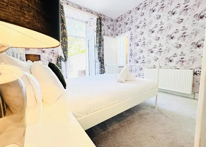 Apartment Centre Escape With Private Garden