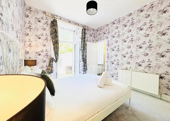 Centre Escape With Private Garden Edinburgh