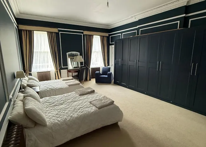 Entire In Centre * Edinburgh