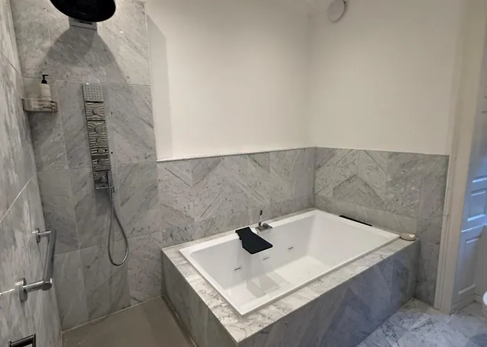 Entire In Centre * Edinburgh