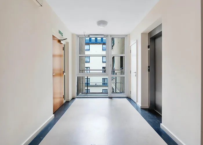 2br Park Royal With Balcony And Parking Διαμέρισμα *