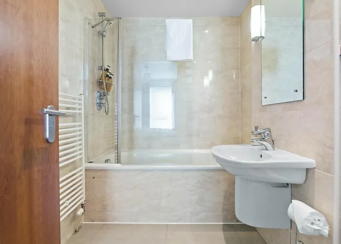 2br Park Royal With Balcony And Parking *