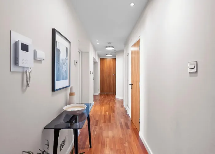 Διαμέρισμα 2br Park Royal With Balcony And Parking