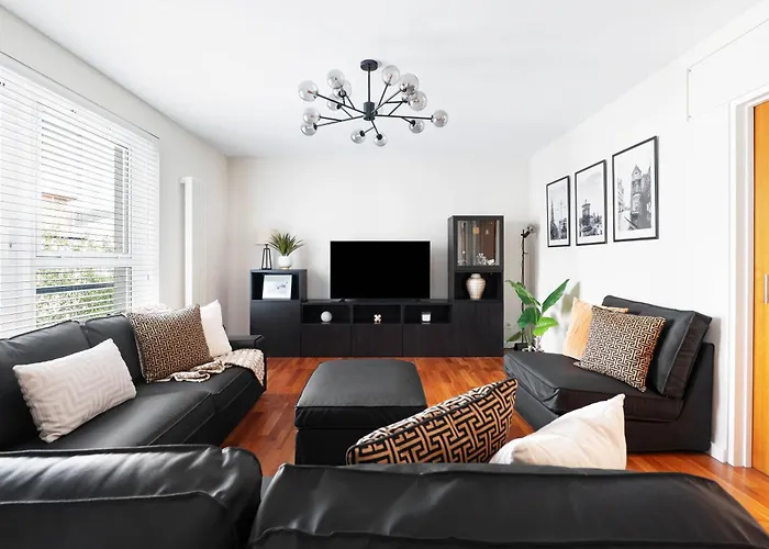 Διαμέρισμα 2br Park Royal With Balcony And Parking