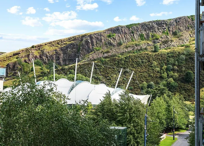 Διαμέρισμα 2br Park Royal With Balcony And Parking