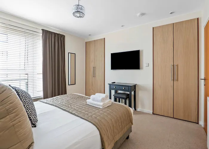 2br Park Royal With Balcony And Parking Διαμέρισμα *