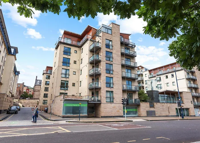 2br Park Royal With Balcony And Parking Εδιμβούργο