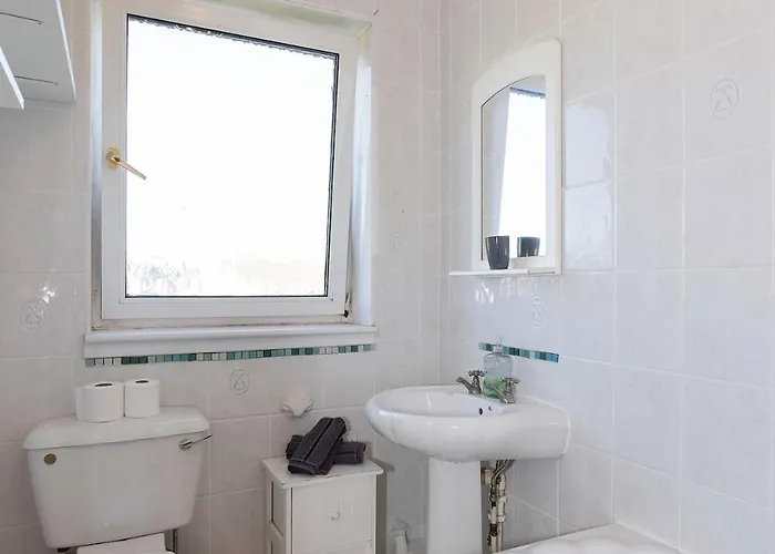 Free Parking - Sleeps 6 - - Good Location Appartement