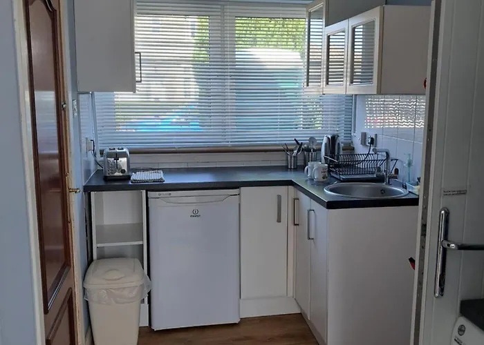 Double Ensuite Room, 1-minute Walk To Bus Stop *