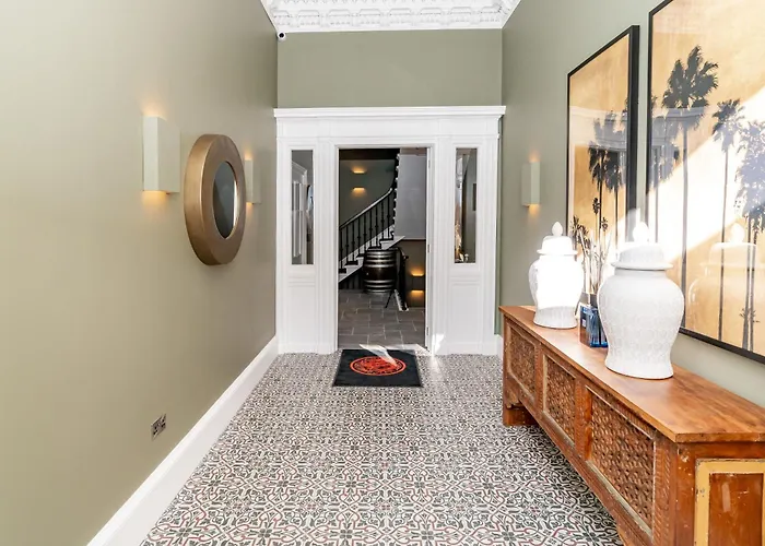 Dragon Luxury At 9 Albyn Place 爱丁堡
