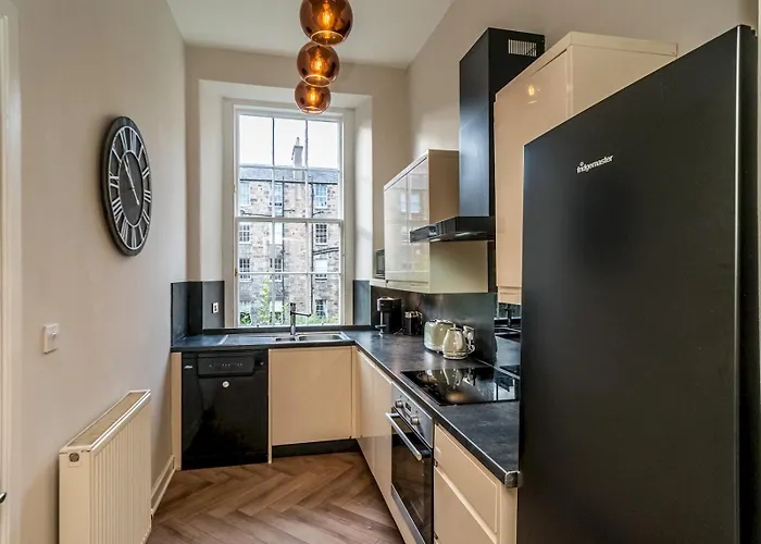 Pass The Keys Beautiful Modern Historical Flat Close To Castle Edimburgo
