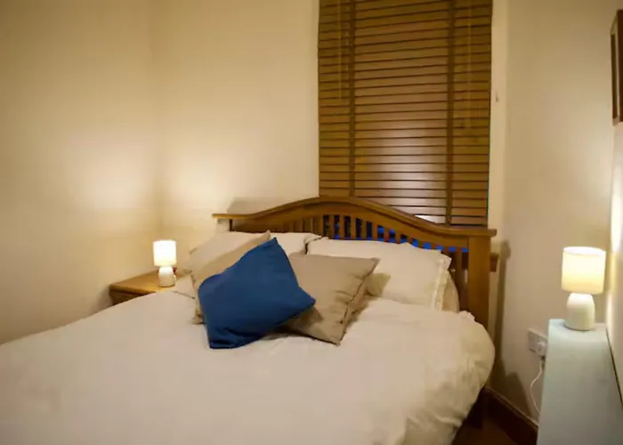 Newly Refurbed With Free Parking Апартаменты *