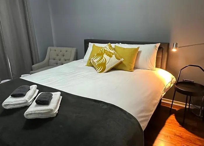 Two Bedroom Flat Close To Meadows With Free Parking By Parking Permit Edimburgo