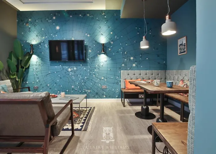 For Students Only - Kings Stables Road In אדינבורו