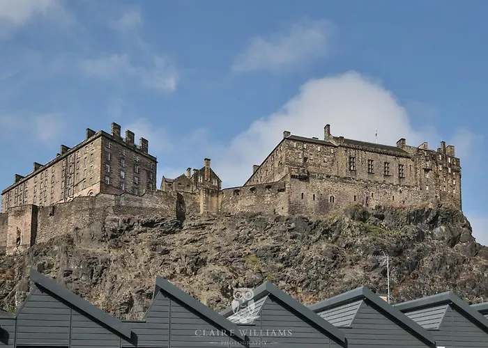 For Students Only - Kings Stables Road In * אדינבורו