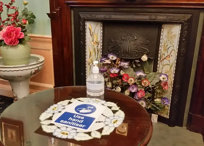 מלון Grosvenor Gardens 4*