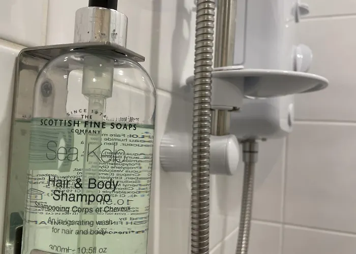 מלון Grosvenor Gardens 4*