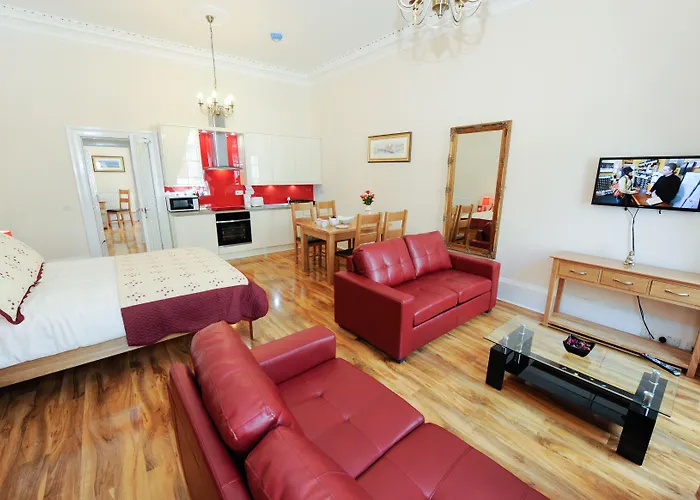 Edinburgh City Suites Апарт-отель 4*