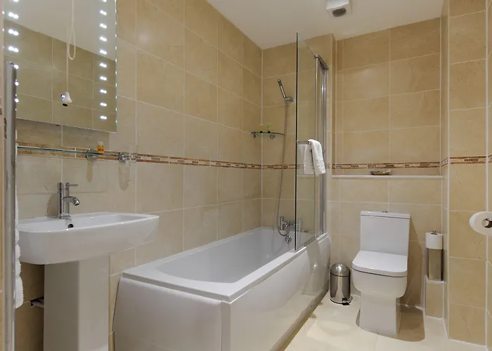 Апарт-отель Edinburgh City Suites 4*