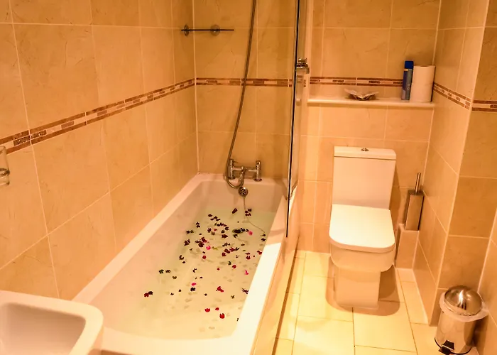 Edinburgh City Suites Апарт-отель 4*