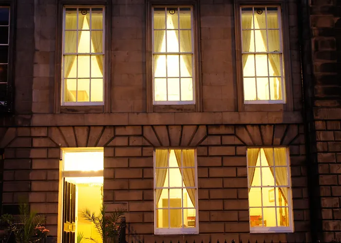 Edinburgh City Suites 4* Эдинбург