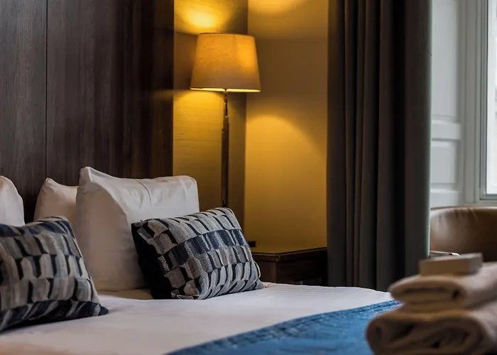 Hotel 28 York Place 3*