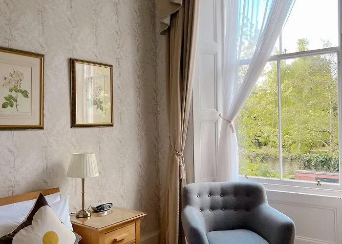 Πανσιόν Gladstone House 4*