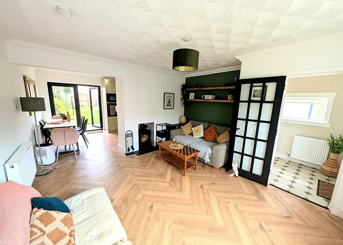Newly Refurbished 3 Bed House With 2-sided Wood Burner And Garden In Edinburgh