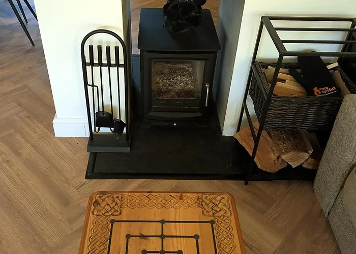 Newly Refurbished 3 Bed House With 2-sided Wood Burner And Garden In Holiday home