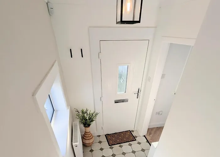Newly Refurbished 3 Bed House With 2-sided Wood Burner And Garden In Edinburgh