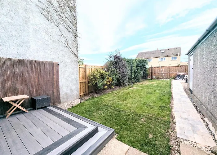 Newly Refurbished 3 Bed House With 2-sided Wood Burner And Garden In Holiday home