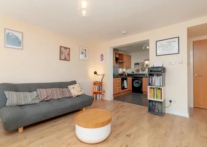Appartamento Modern 2-bdr Flat In - Pass The Keys Edimburgo