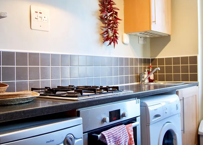 Bright Spacious 2 Bedroom In Stockbridge * Edinburgh