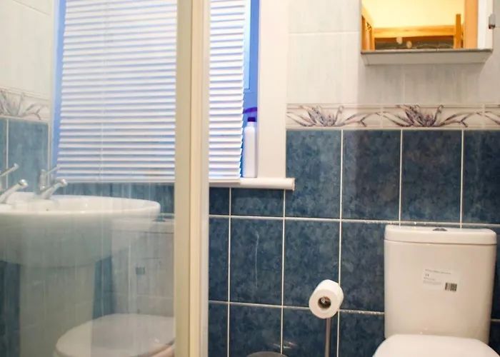 Newly Refurbed With Free Parking *