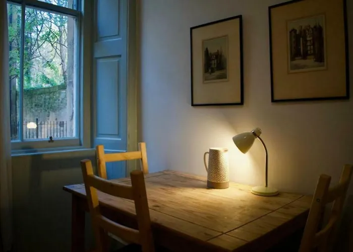 Апартаменты 3 Bedroom Next To Leafy Meadows Эдинбург