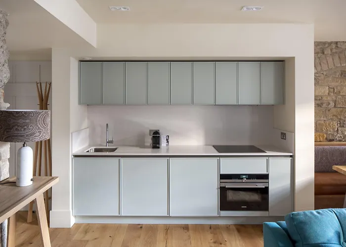 Abbey Apartments, At Holyrood 4*