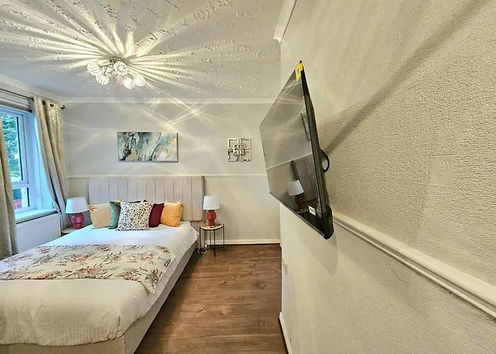 Craigietinny Road Apartment- 3 Beds *