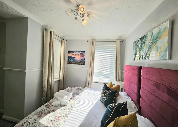 Craigietinny Road Apartment- 3 Beds * Edinburgh