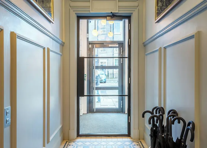 Righ Residences - George Street Aparthotel