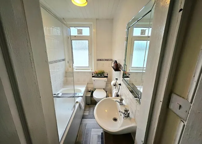 Apartament 2 Bed Apt, 4 Beds, 3 Tvs Parking *