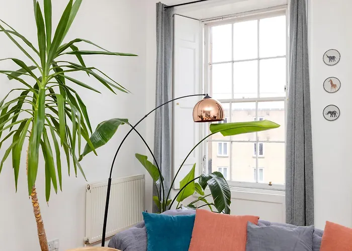 Chic And Stylish 2-bedroom Near Centre