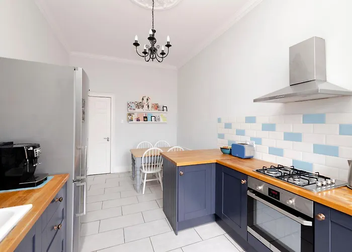 Chic And Stylish 2-bedroom Near Centre *