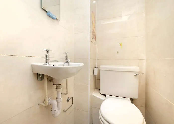 Chic And Stylish 2-bedroom Near Centre *