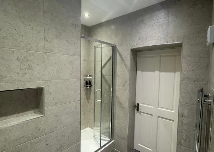 West Coates Mansion 4*