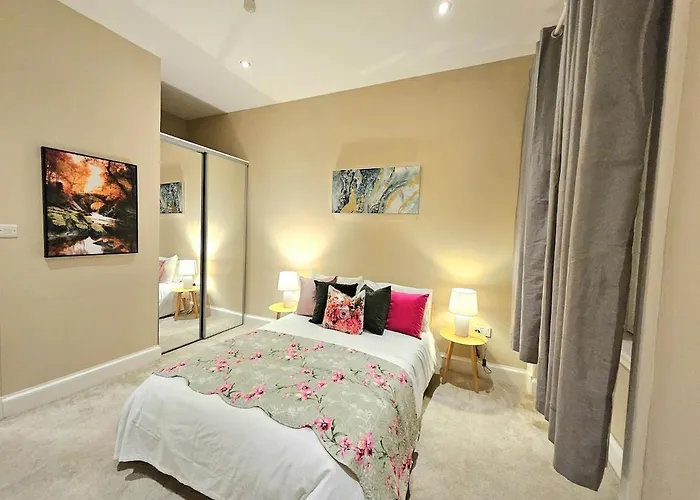 2 Bedroom Apt, 4 Beds, 3 Tv Near Fountain Park Edinburgh