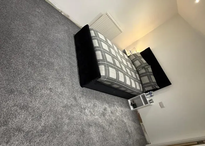 Flat On Lochend Edinburgh