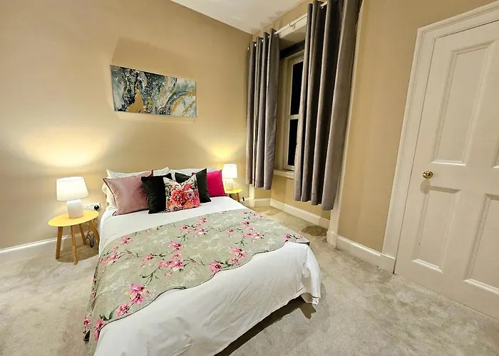 2 Bedroom Apt, 4 Beds, 3 Tv Near Fountain Park