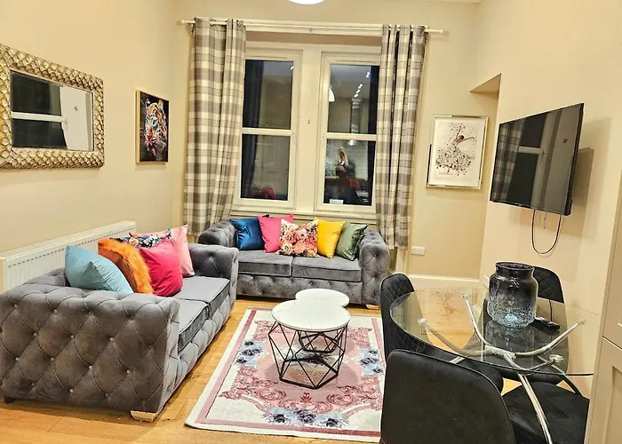 2 Bedroom Apt, 4 Beds, 3 Tv Near Fountain Park Apartment Edinburgh