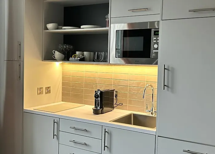 Heeton Concept Queen Street 4*